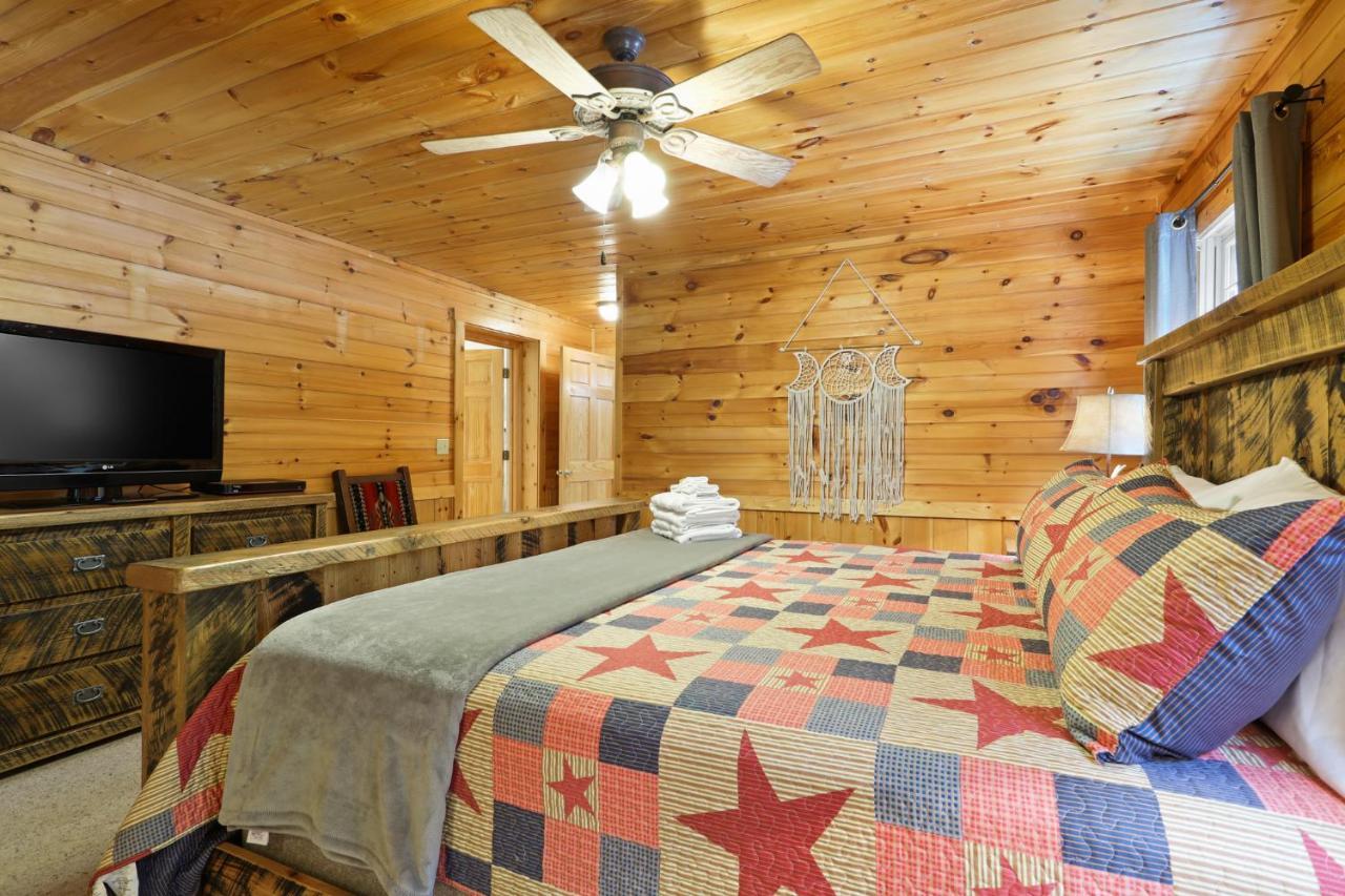 2 Separate Cabins Along A Peaceful Creek With Resort Amenities Ellijay Eksteriør billede